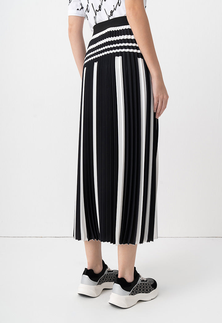 Choice Allover Contrast Printed Pleated Skirt Black