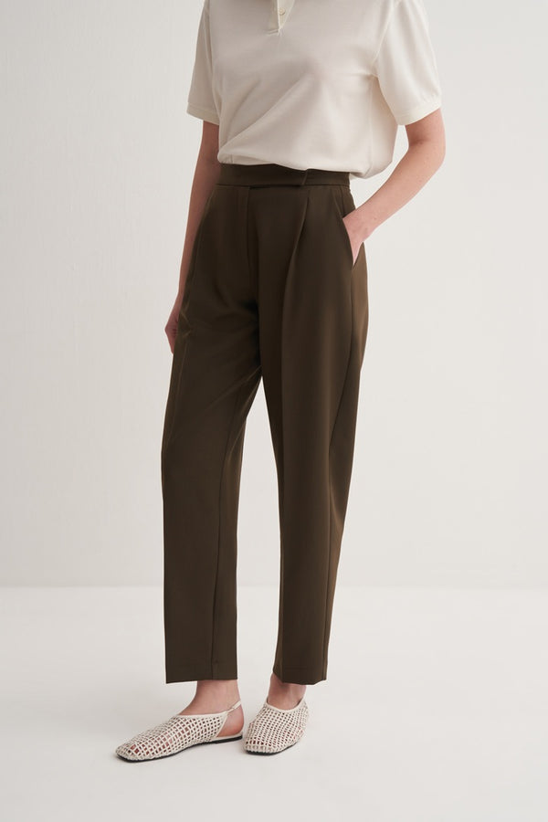 Kk Design Pleated Carrot Trousers Khaki