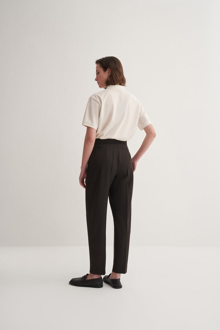 Kk Design Pleated Carrot Trousers Dark Brown
