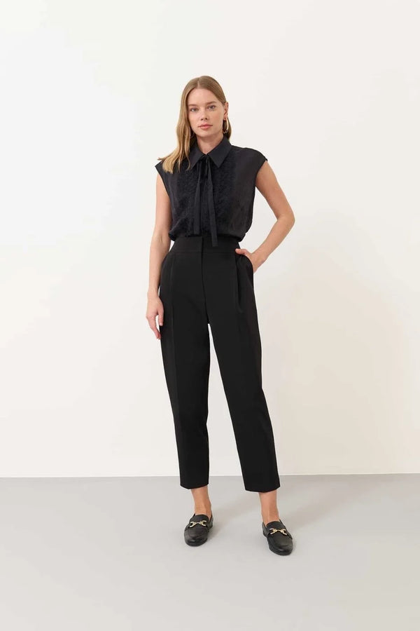 Roman Solid Carrot Trousers Black