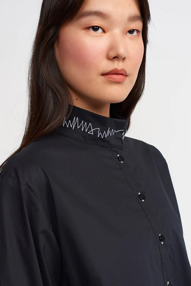 Nu Embroidered Collar Pleated Shirt Black/Offwhite