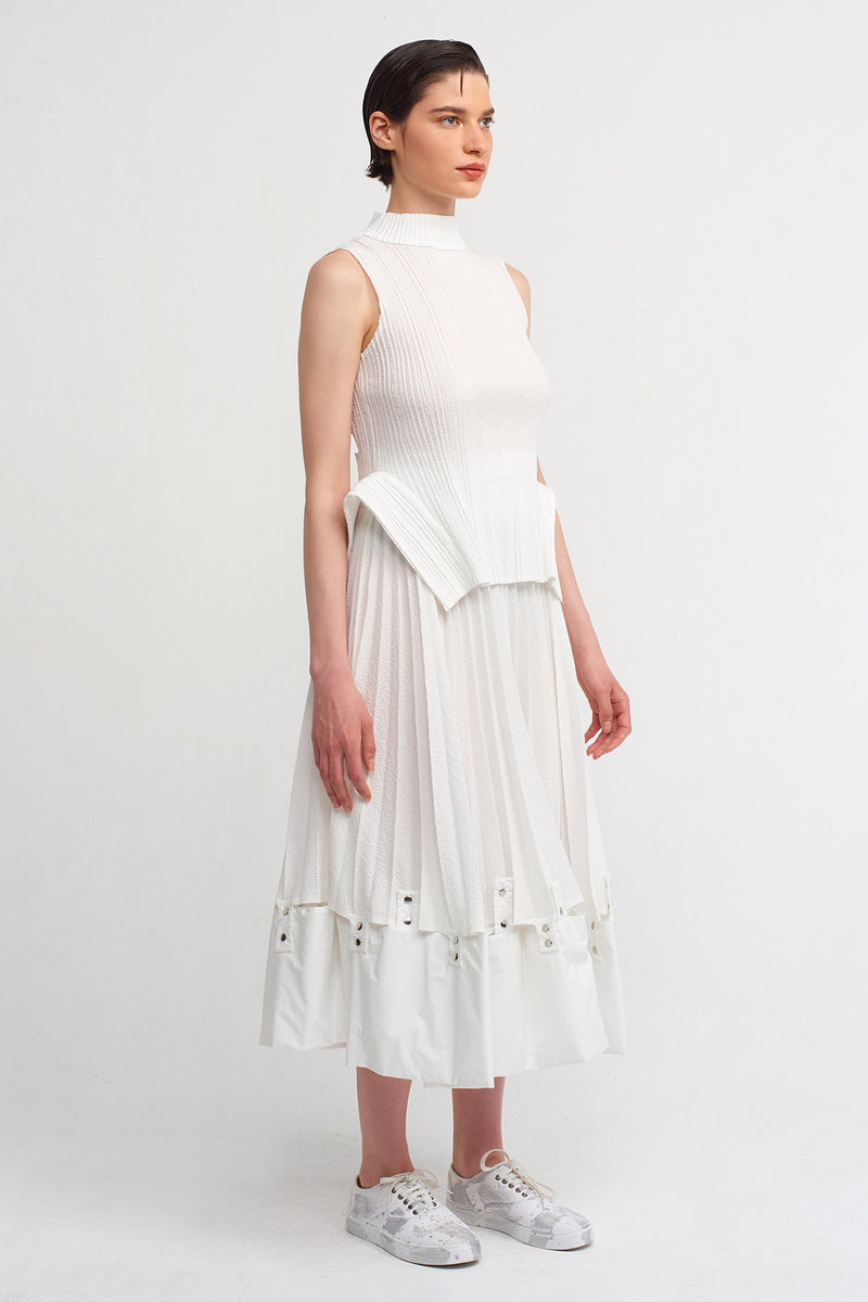 Nu Sleeveless Snap Detailed Pleated Blouse Off White