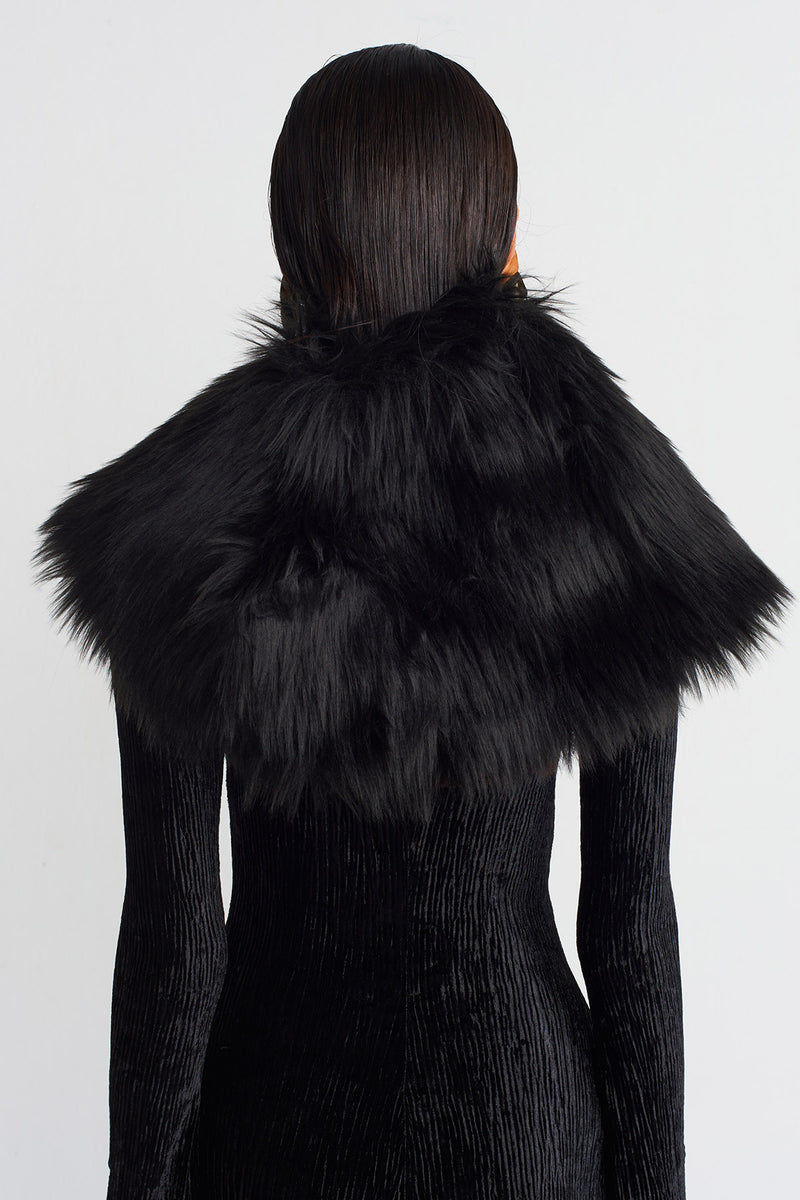 NU Feathered Collar Black