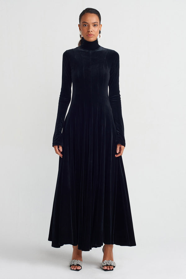 Nu Chic Long Velvet Dress Black