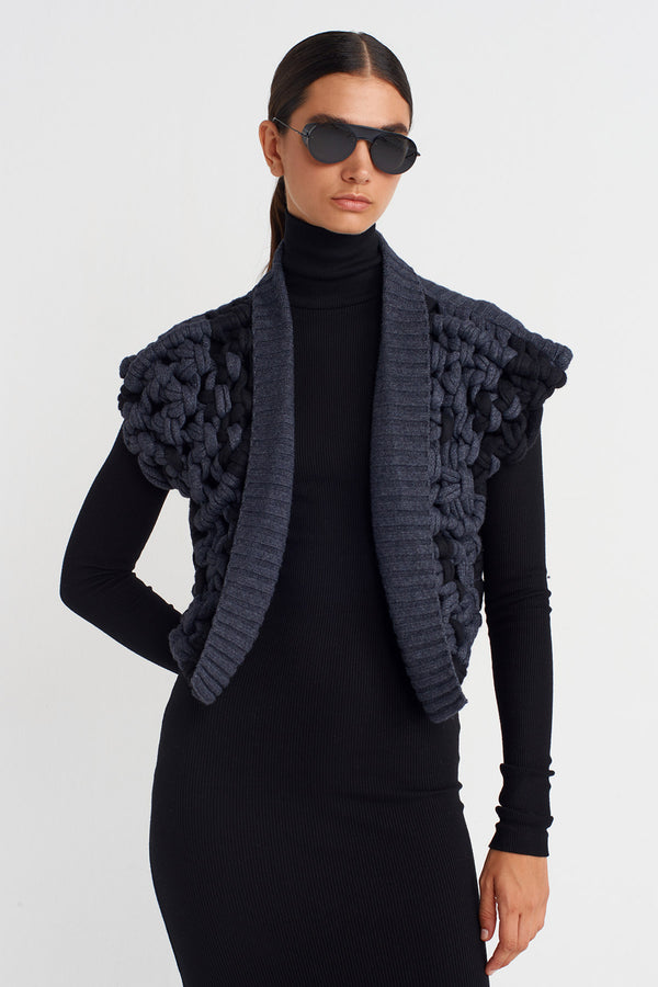 Nu Short Vest With Handcrafted Macramé Details Black & Grey