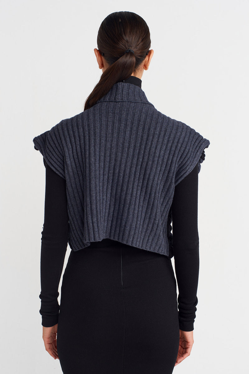 Nu Short Vest With Handcrafted Macramé Details Black & Grey