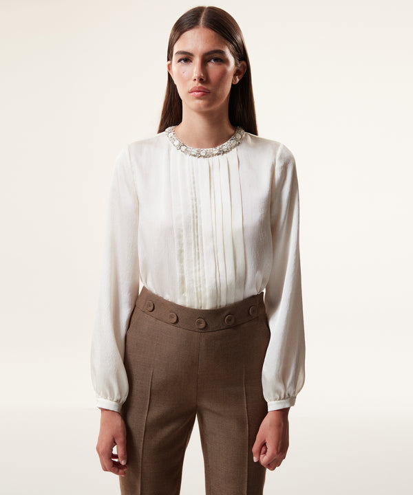 Machka Stone Embroidered Pleated Blouse Off White