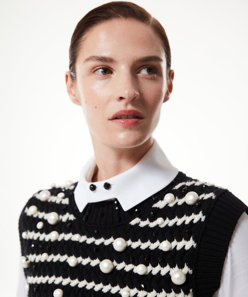 Machka Sweater With Pearl Accessories Black