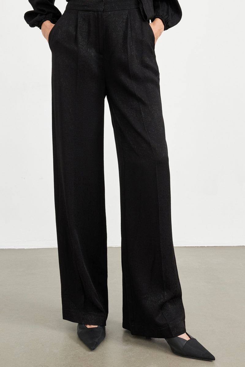 Setre Comfortable Cut Trousers With Pleated Details Black