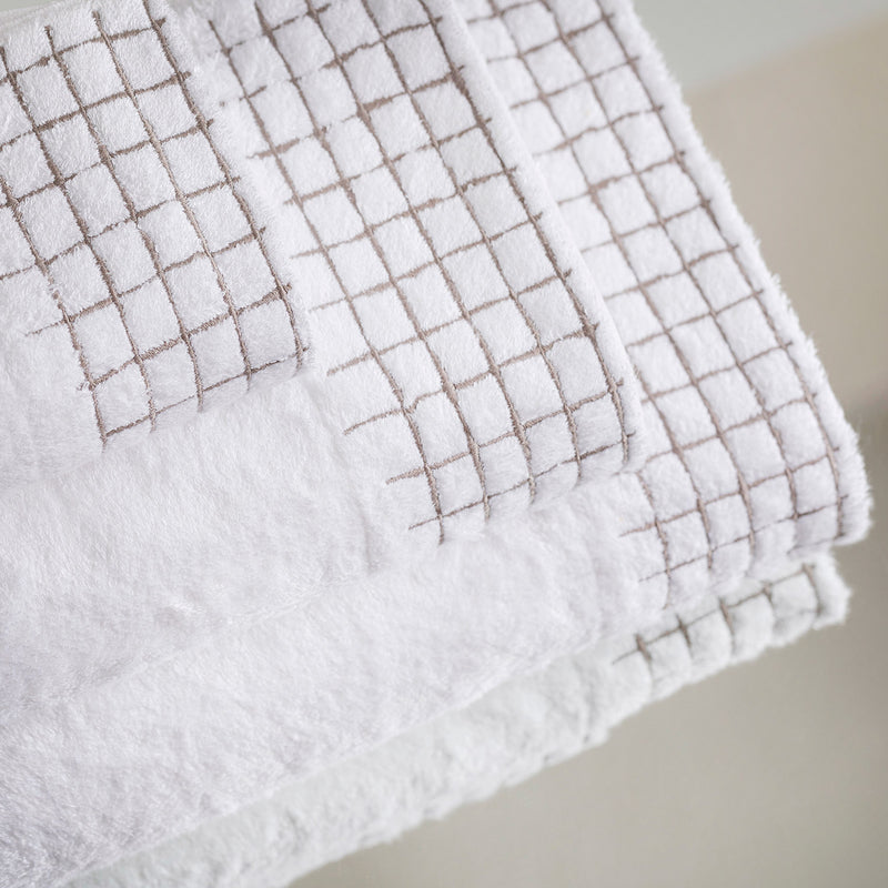 Chakra Nathan Bath Towel 85X150Cm White